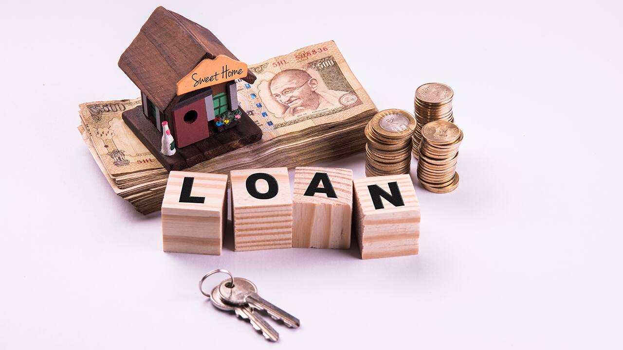 Banks' risk aversion causing severe credit squeeze; brokerages pick these names for investment