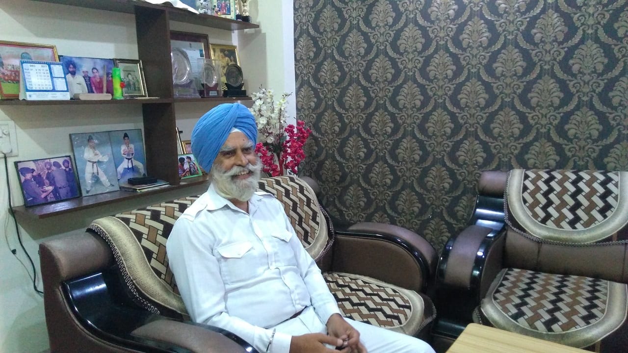 sikh-man-dining-room