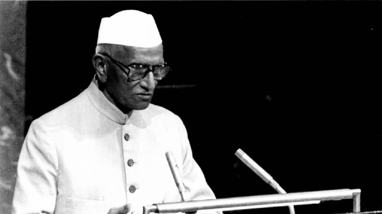 Morarji Desai unfurled the national flag 2 times at te Red Fort on Independence Day.