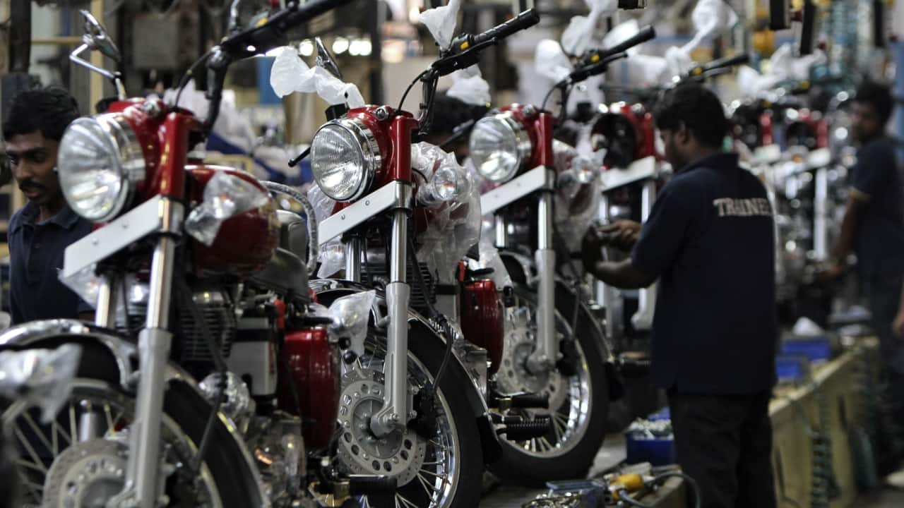 Believe It Or Not Rural India S Bad Roads Are Giving 100cc Bikes A Smooth Ride