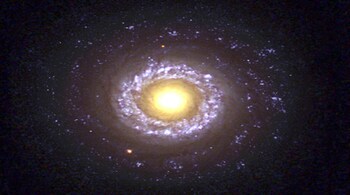 What may first appear as a sunny side up egg is actually NASA Hubble Space Telescope's face-on snapshot of the small spiral galaxy NGC 7742 released October 21 by the Hubble Heritage Program. This spiral is known to be a Seyfert 2 active galaxy, a type of galaxy that is probably powered by a black hole residing in its core.

CLH/ - RP1DRIGPVDAA