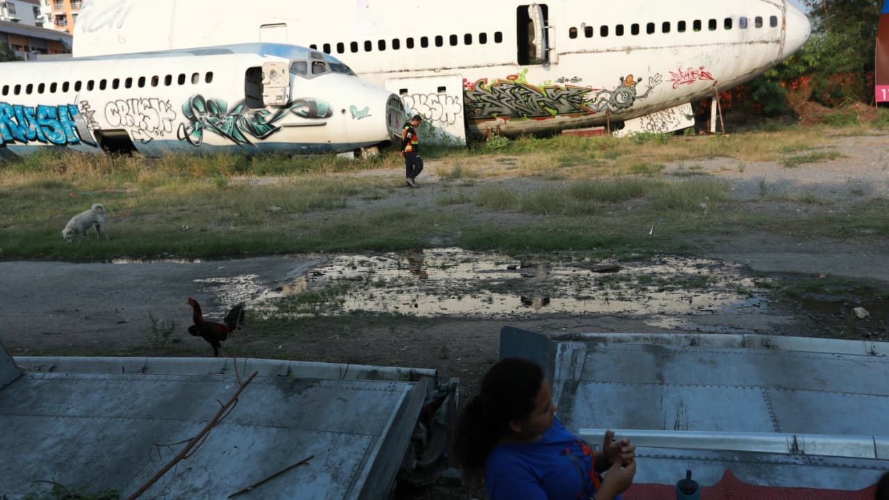 Bangkok's Aeroplane Graveyard - Where flying jets left to rot become homes to tourists and the poor