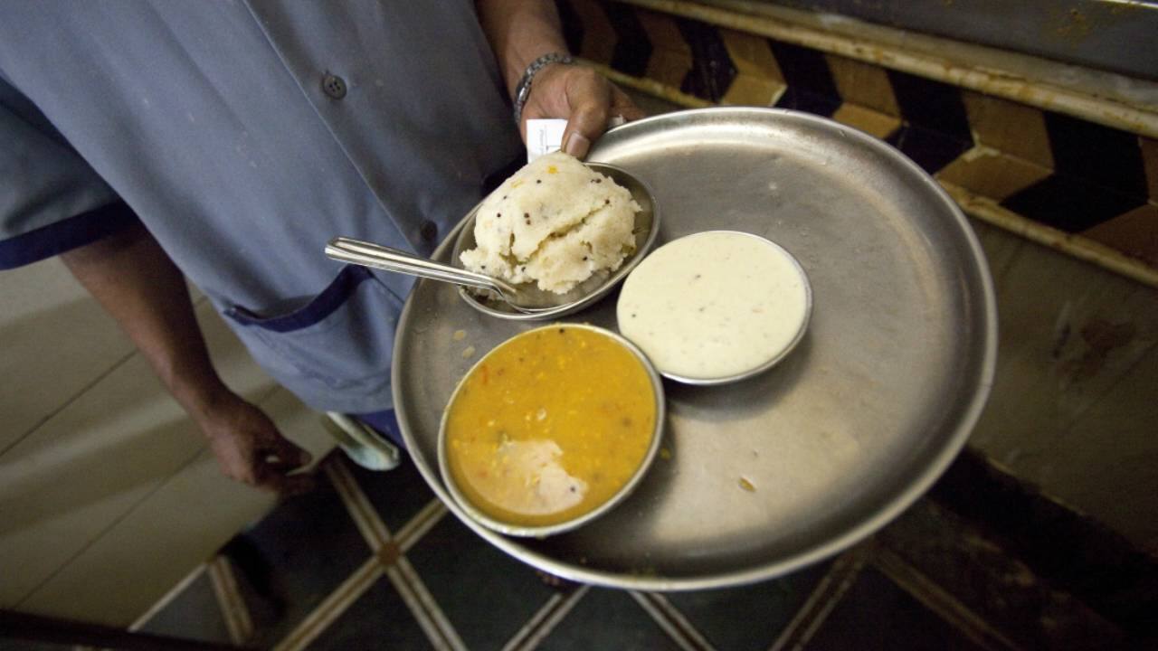 Chhattisgarh govt to distribute free lunches to MNREGA workers