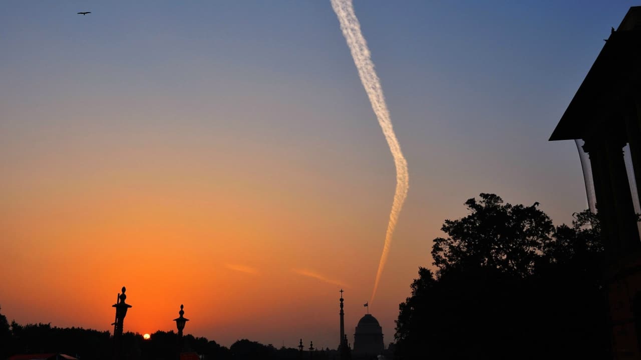 Metros breathe easy, AQI slips below 200 after 2 months