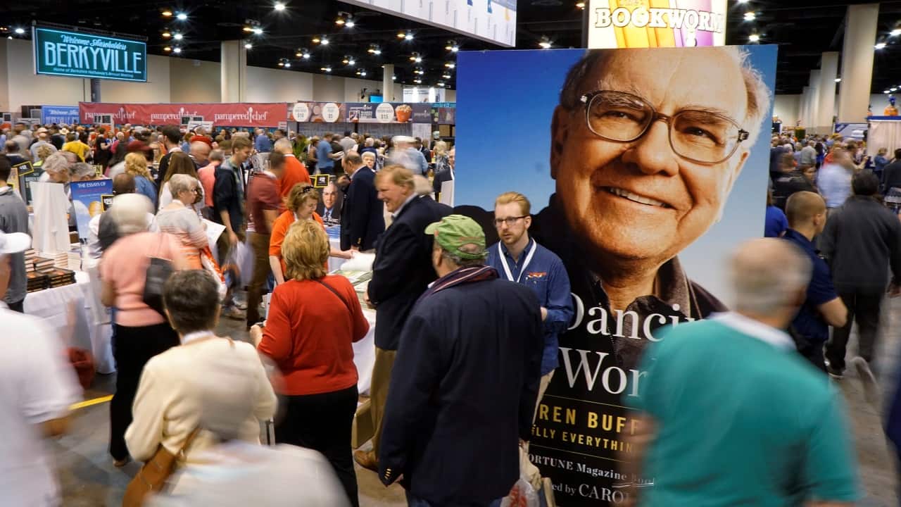 The event is marked by the attendance of scores of Warren Buffett admirers who line hours before the investment guru's and Berkshire CEO Warren Buffett's speech. (Image: Reuters)