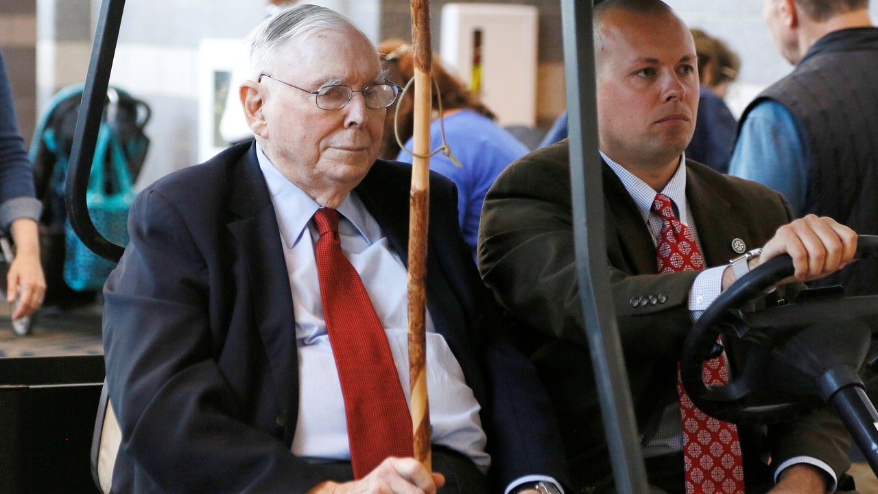 Berkshire Hathaway's annual shareholder meeting is akin to a pilgrimage to financial advisors and investors. In May 2017, Berkshire Hathaway held its annual shareholder meeting at the CenturyLink Center in Omaha, United States. The next is May 2018. (Image: Reuters)
