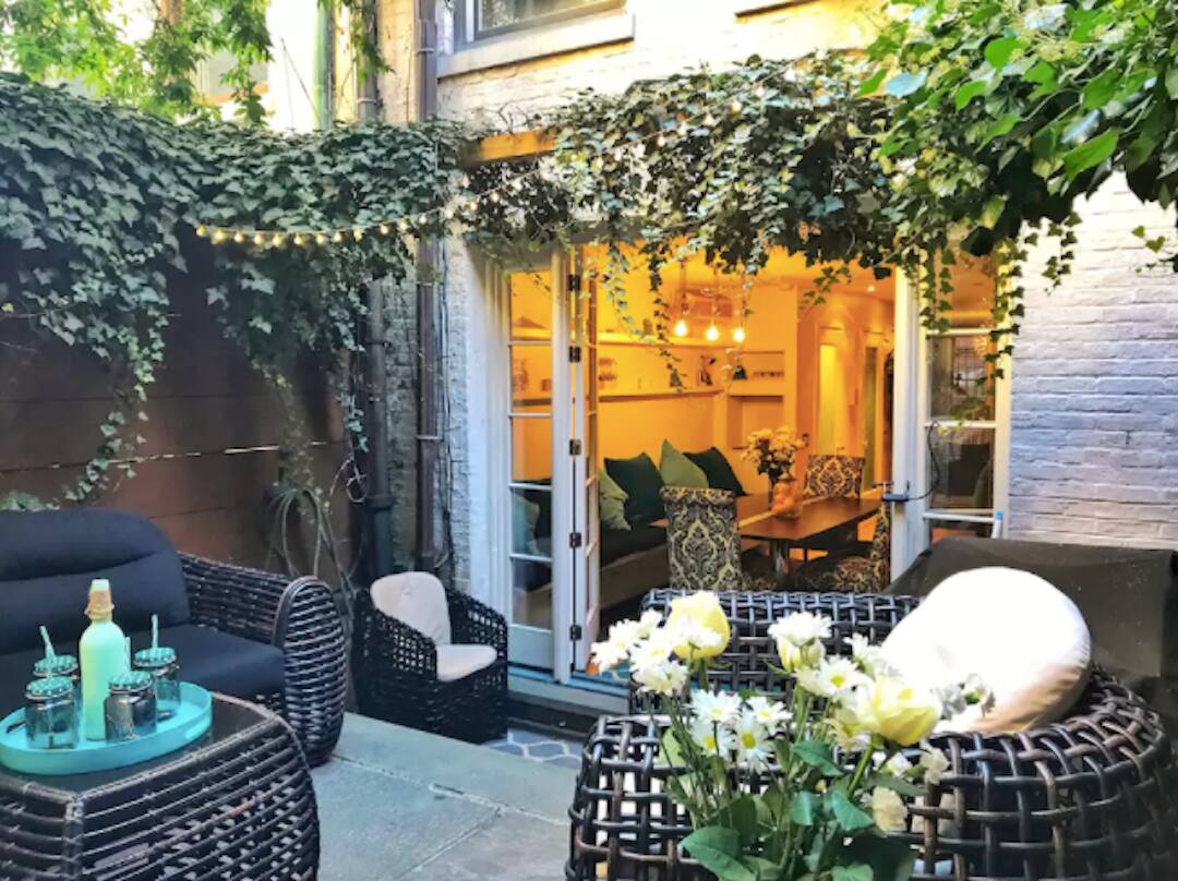 This gorgeous private home is in the heart of West Village. This five-bedroom Airbnb property offers not only a gym and a pool table, but also your very own private garden patio. It comes for Rs 1,09,086 per night.