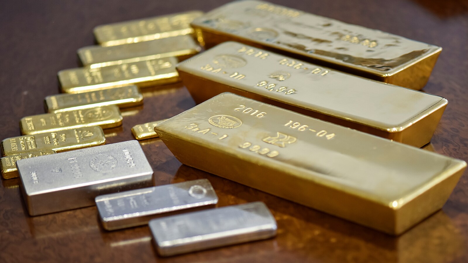 Gold and silver prices today: Yellow metal recovers after heavy sell-off;  price rises by 1.23% - BusinessToday