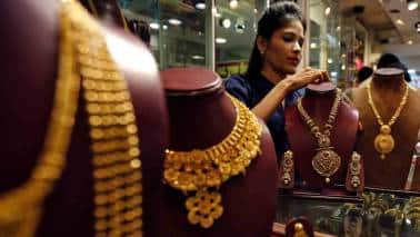 Gold price tops Rs 43,000 per 10 gram, silver up Rs 575 per kg Gold price tops Rs 43,000 per 10 gram, silver up Rs 575 per kg