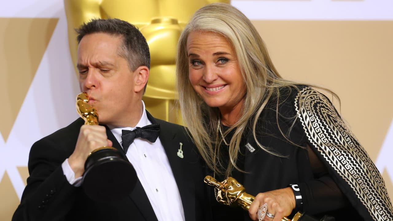 Lee Unkrich (L) and Darla K. Anderson hold their Oscars for Best Animated Feature Film "Coco".(Reuters) Lee Unkrich (L) and Darla K. Anderson hold their Oscars for Best Animated Feature Film "Coco".(Reuters)