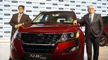 From left to right: Rajan Wadhera, President, Automotive Sector, Mahindra & Mahindra Ltd along with Mr Veejay Nakra, Chief of Sales & Marketing, Automotive Division, Mahindra & Mahindra Ltd at the launch.