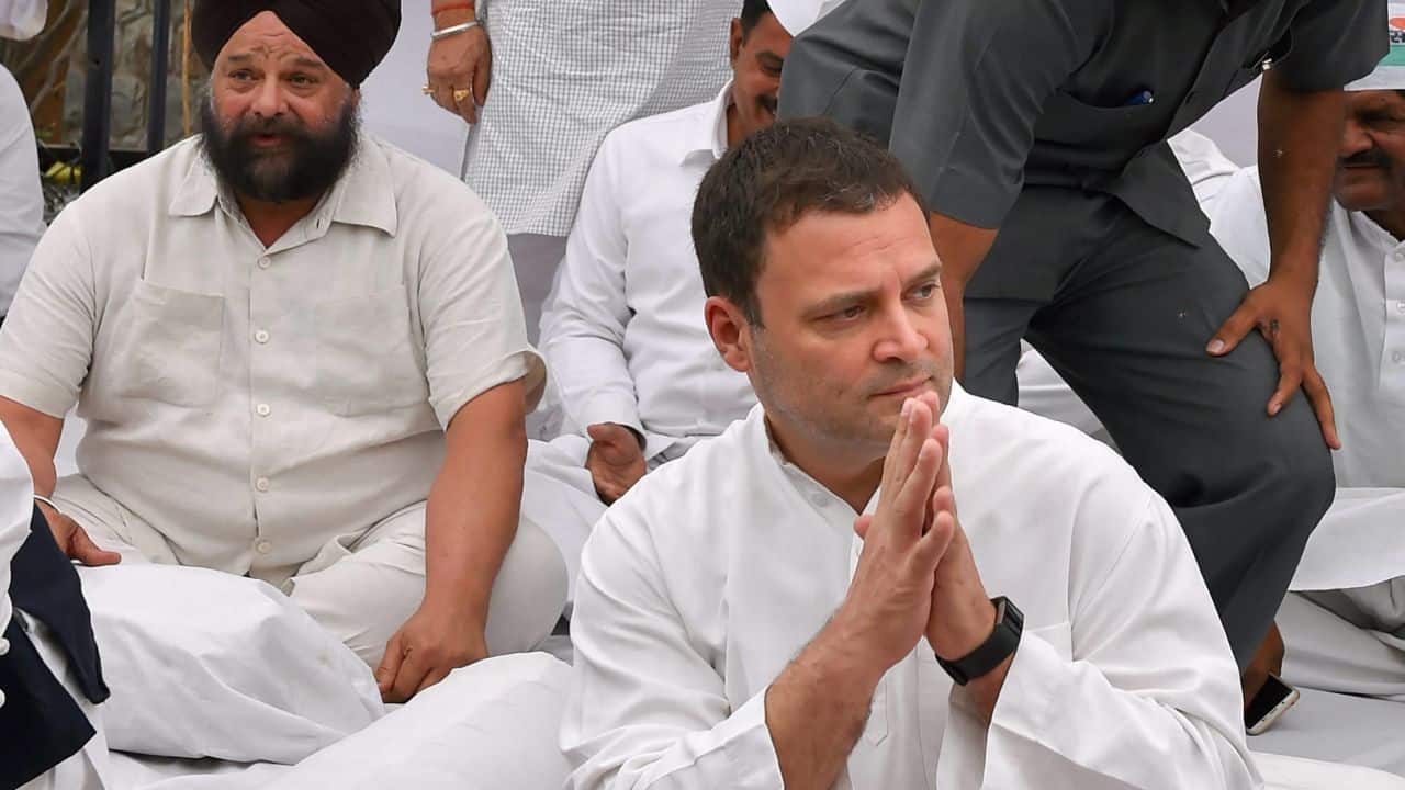 'Things rich kids do': Karnataka BJP takes a jibe at Rahul Gandhi taking a selfie on Bengaluru metro