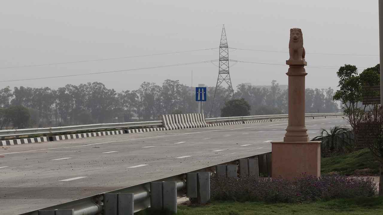 Glimpses of India | Miniatures of about 36 monuments have been set up along the expressway, including Ashoka lion, Konark Temple, Jallianwala Bagh, Ashoka Chakra, Gateway of India, Qutab Minar, Char Minar, Lal Quila, Kirti Stambh, India Gate and Hawa Mahal to give riders a pan-India experience. The NHAI has also set up a digital gallery at the toll plaza to showcase engineering marvels build by it. The construction of the EPE has been completed and will be thrown open to the public after May 27. The pictures in the slideshow were taken in April.