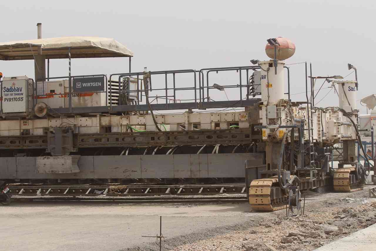 Rs. 11,000 crore marvel | The expressway is built at cost of Rs 11,000 crore, including Rs 6,000 crore for land acquisition. About 1.5 crore cubic metre fly ash was used in the project. Nearly 20,000 trucks of earth were carried out in a single day to expedite the project.