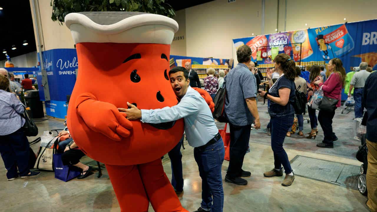  Scores of investors gather in Omaha, Nebraska to take part in the AGM. The company is known for investing in products that are household names in America. Pictured here is a sharedholder hugging a Mr. Kool-Aid characterin the exhibit hall this year. (REUTERS)