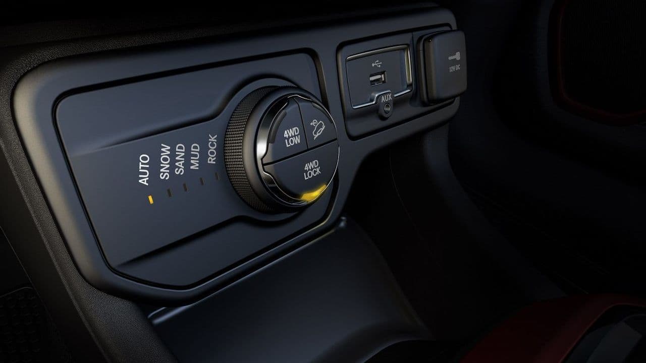  The Renegade gets the Selec-Terrain Management System that allows the driver to tune the car's traction settings according to road conditions. (Image: Jeep)