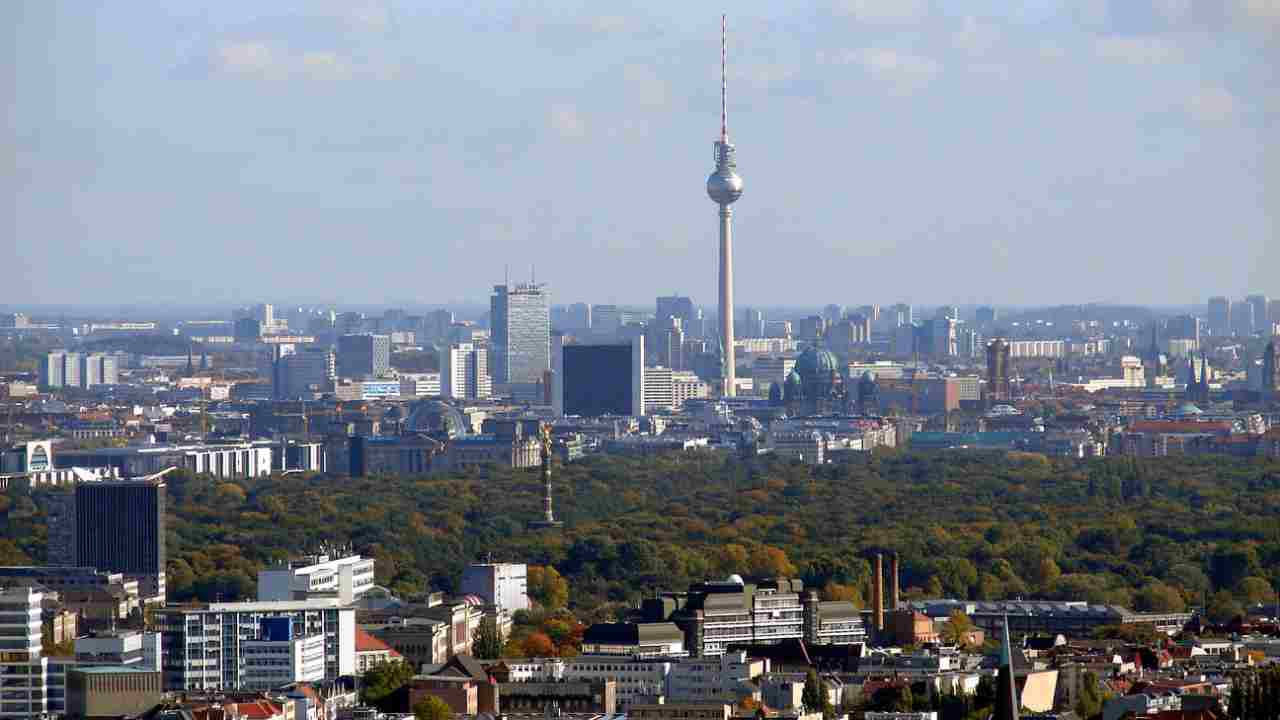 Berlin | The German capital and an important centre during the Cold War, it is also choice of 15% of the workers. Berlin has also leapt three positions in the list in 2018. (Skyline including the TV Tower; Wikimedia Commons/H Helmlechner)