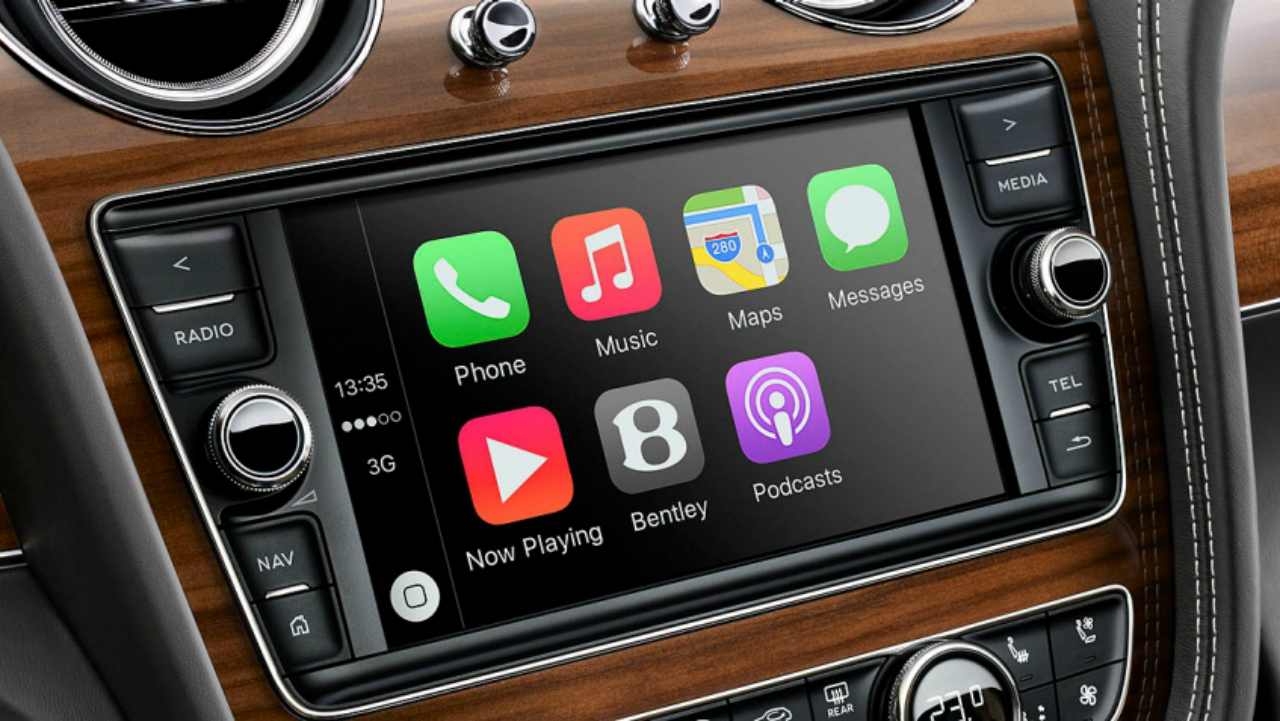 Inside the cabin, the five-seater SUV includes 8" Touch-Screen Infotainment with 60GB HDD, Navigation, Voice Control with Text-to-Speech, AMI, CD, MP3, SD cards, audio system with 10 speakers. 