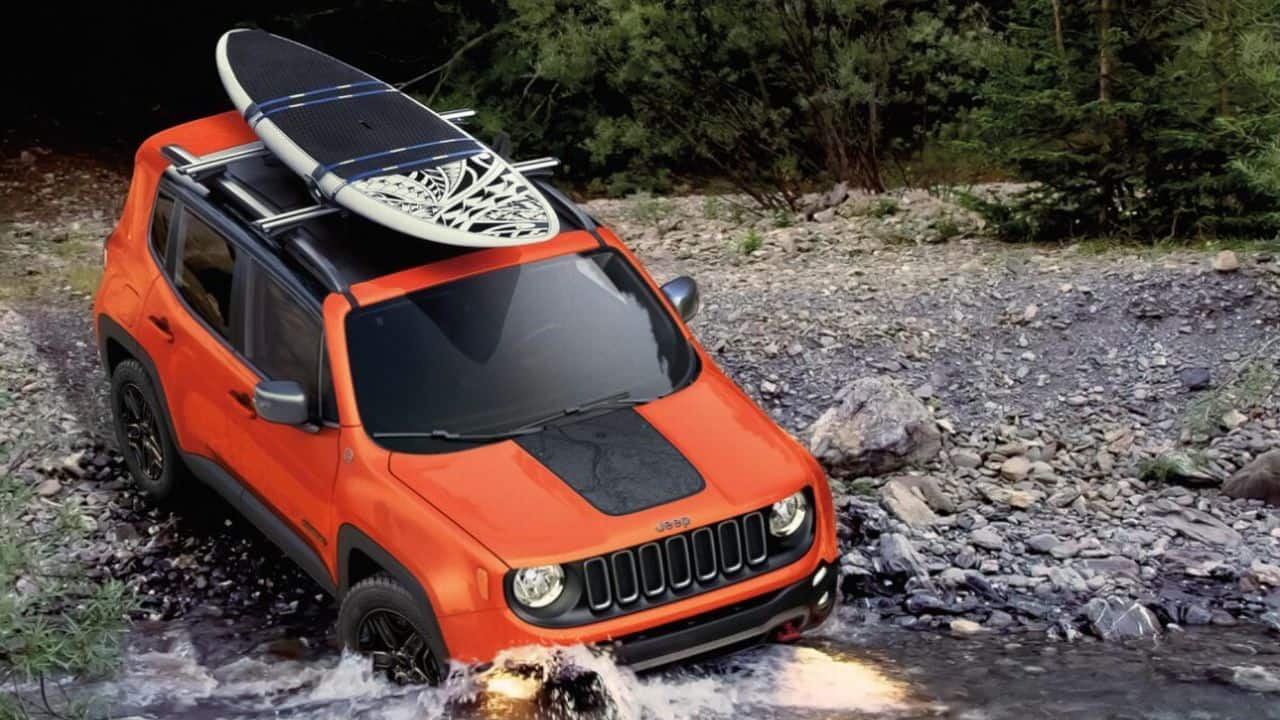 Thanks to the high road clearance, the Renegade gets aggressive approach and departure angles. (Image: Jeep)