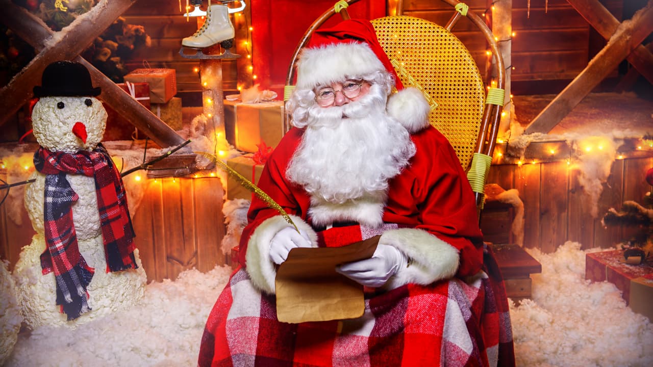 Chase Santa Claus: You can start by visiting Santa’s official home – Rovaniemi - which makes it the perfect destination for a pre-Christmas holiday. You can visit the art museum, Lapland Chamber Orchestra, science centres, and karaoke bars, where metal music and local cuisine will rejuvenate your spirits.
