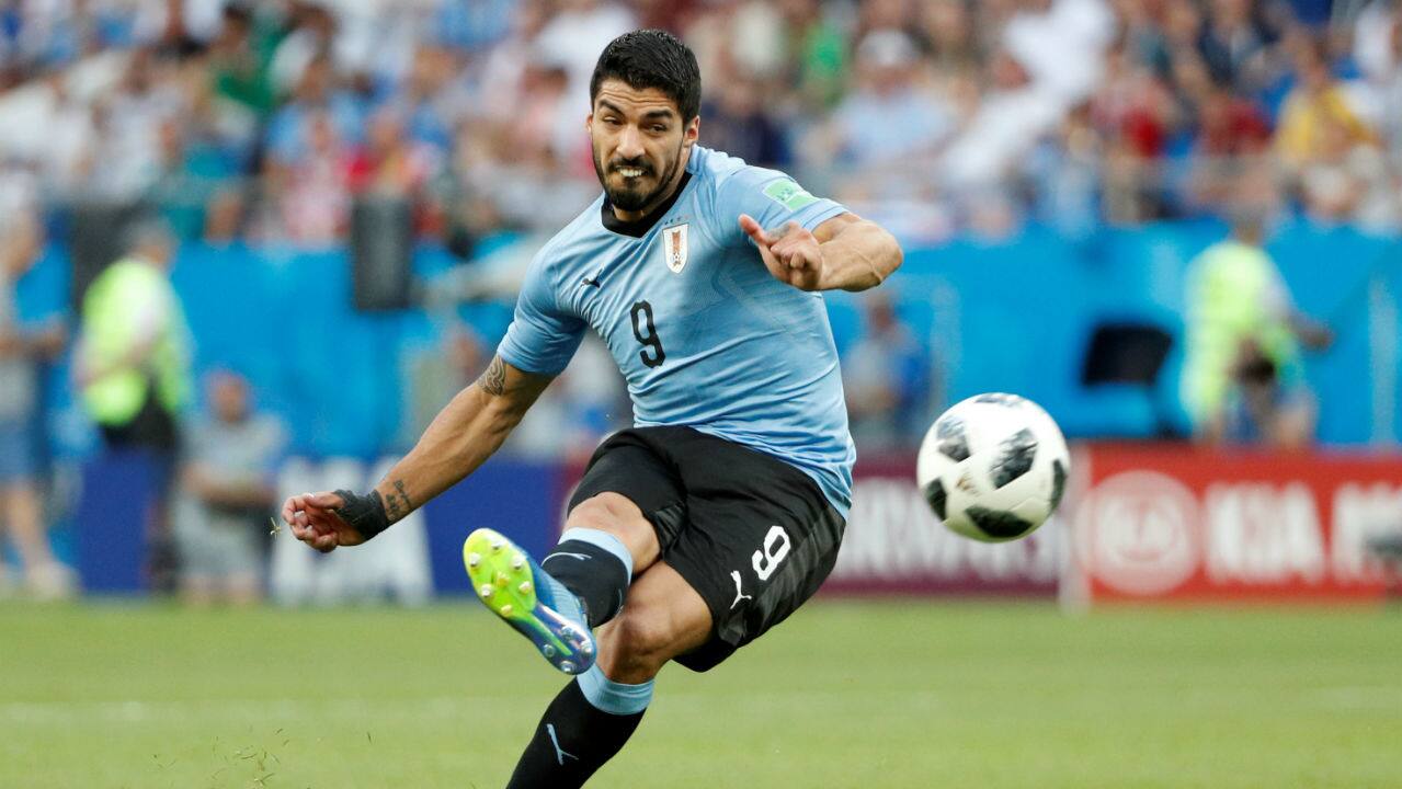 Luis Suarez sends Uruguay, and Russia, to last 16 at World Cup