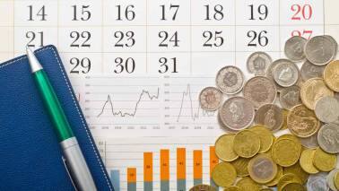 5 early signs that you are nearing a debt trap 5 early signs that you are nearing a debt trap