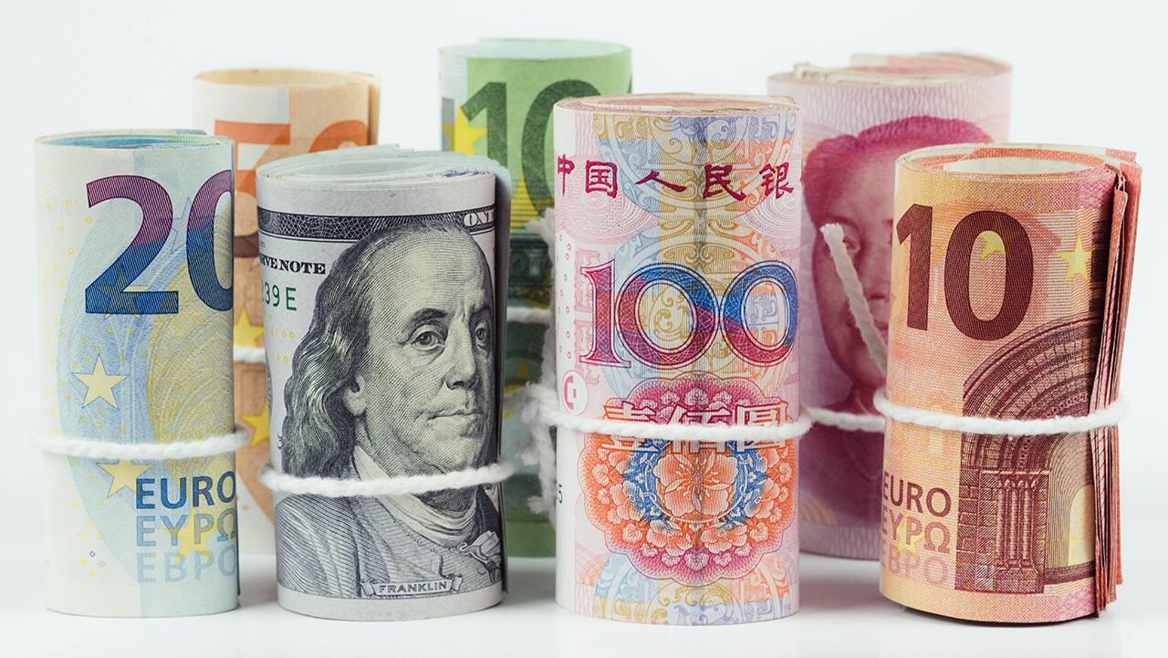 Pre-paid travel cards: Pre-paid cards are a hit among travellers. They are a convenient and inexpensive way to carry cash abroad. Some banks charge a nominal fee, while many others do not charge any processing fee, and offer good deals to frequent flyers. (Image: Shutterstock)