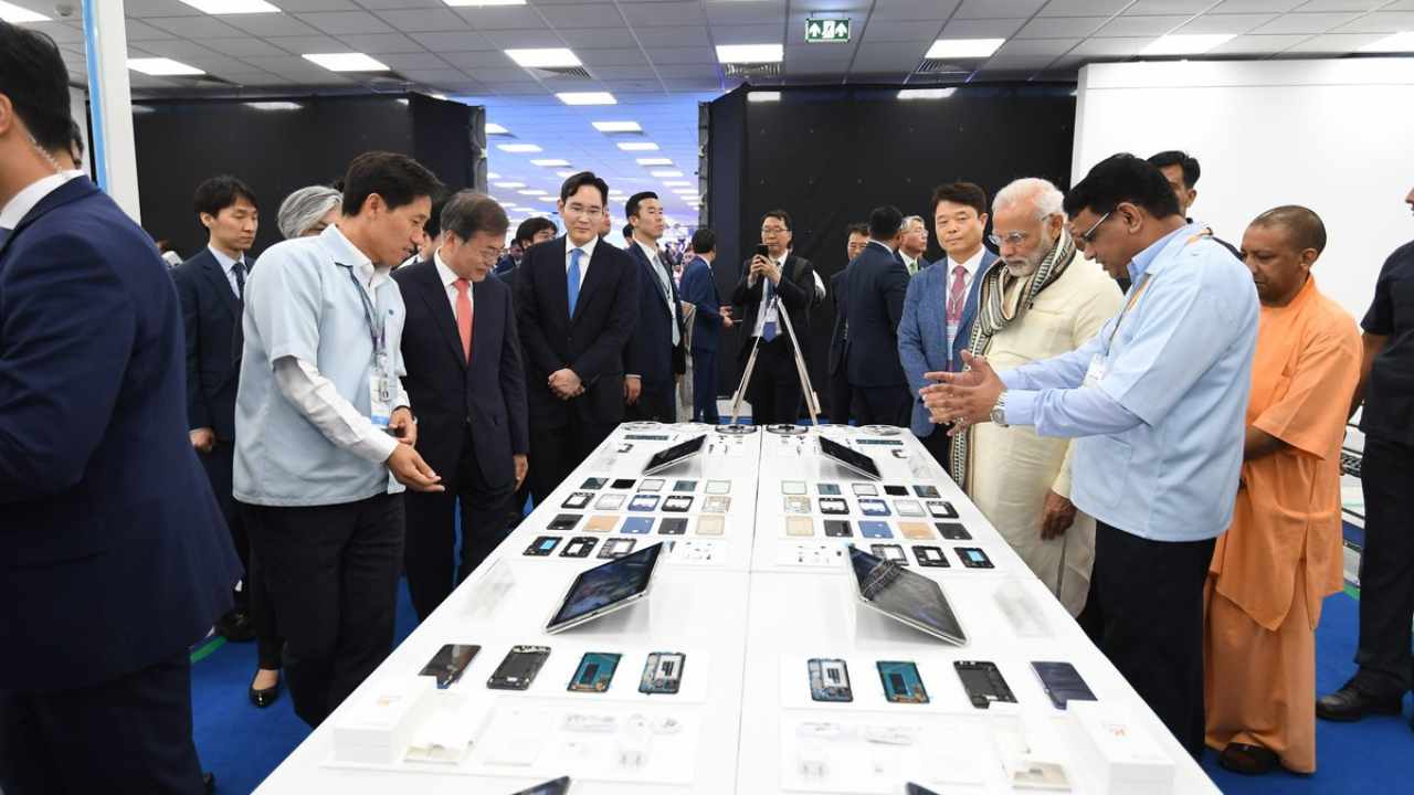 Last year, India overtook the US to become the second-largest smartphone market after China accounting for 10 percent of global smartphone sales. Last year, India overtook the US to become the second-largest smartphone market after China accounting for 10 percent of global smartphone sales.