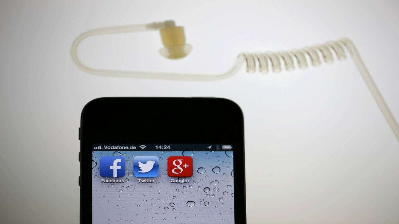 US politician suggests converting Google, Facebook and Twitter into public utilities