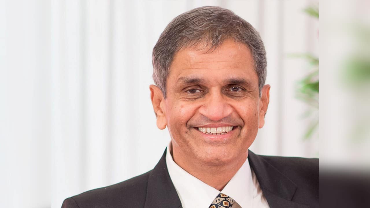 This CEO quit the rat race to play the market