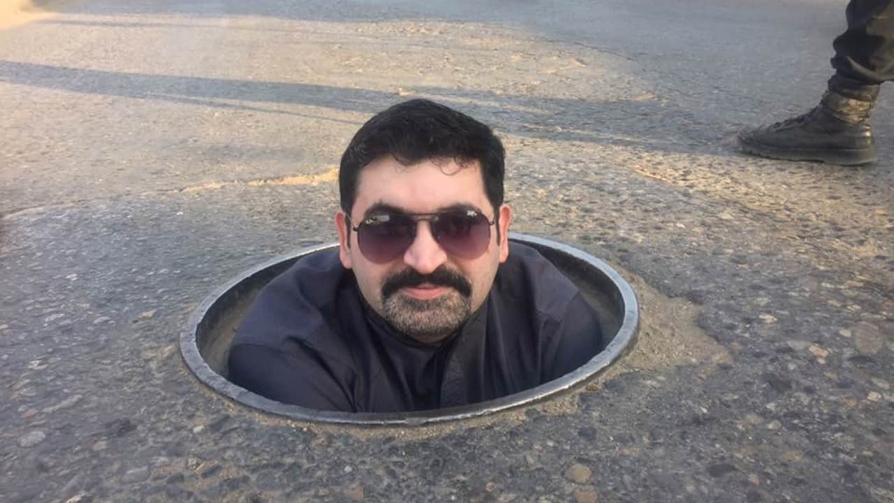 Pakistani politician sits in sewage water, garbage dump in pre-election campaign for votes Pakistani politician sits in sewage water, garbage dump in pre-election campaign for votes
