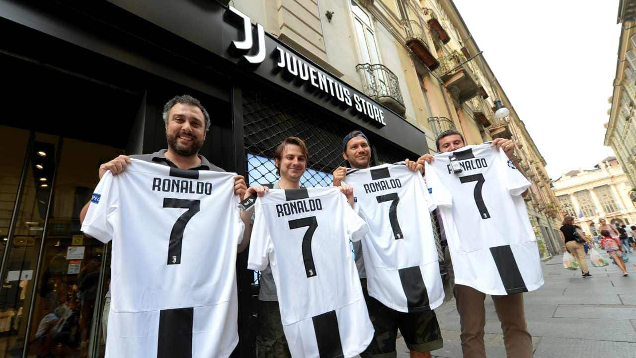 Cristiano Ronaldo Juventus Jersey & Gear 2018