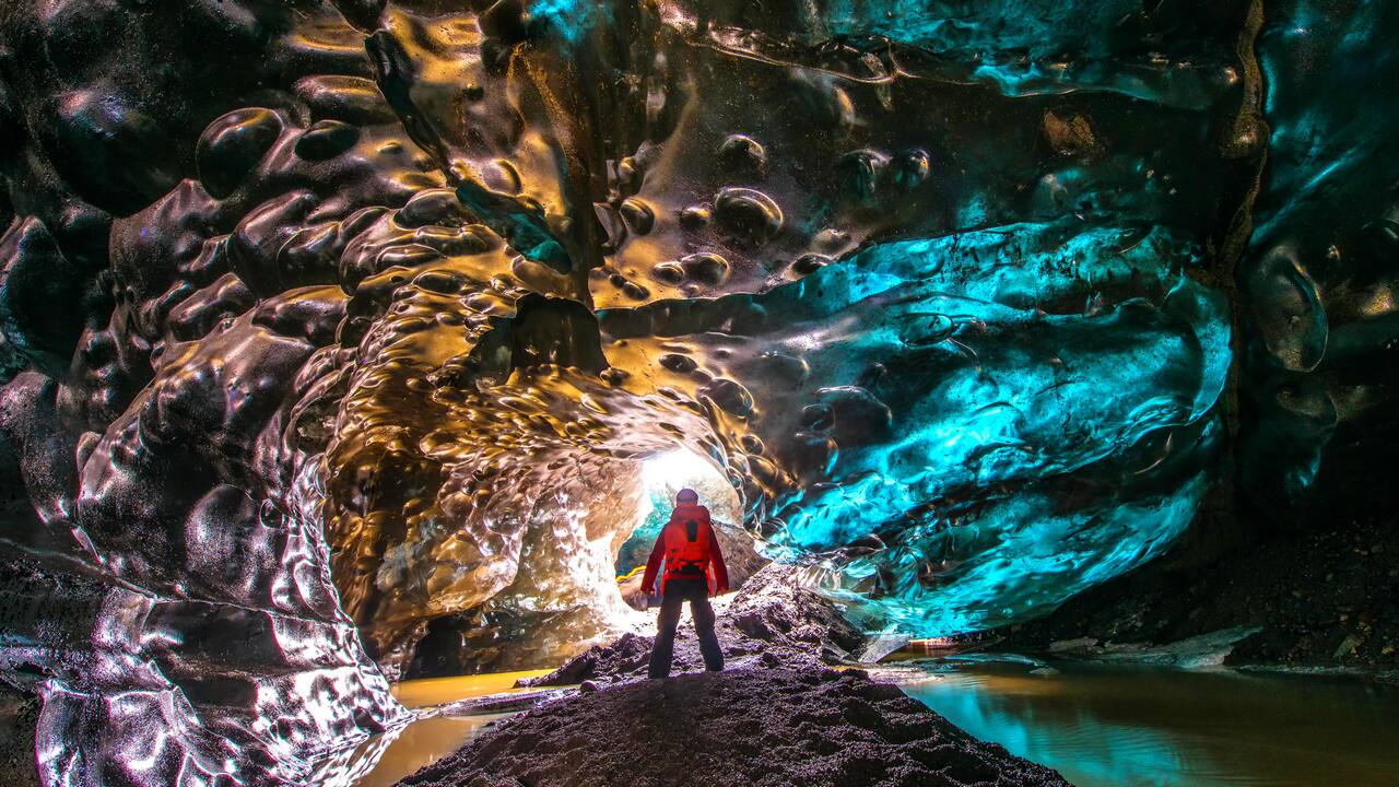 Time and again, several researches have stated that long periods of work without vacation can affect health, creativity and relationships. Many CEOs, senior leaders and decision-makers, often succumb to job pressures and end up never taking a vacation. However, working without an extended break leads to burn outs and strained ties. In this scenario, the urge to let go and simply get lost in an awesome place is what will calm you down and rejuvenate you. And the good news, is that you can actually “get lost”. Here’s how you can go about it.