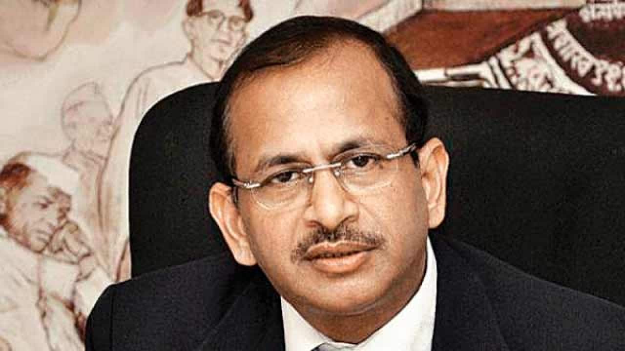 CBI raids former DIPP Secy Ramesh Abhishek in disproportionate assets case