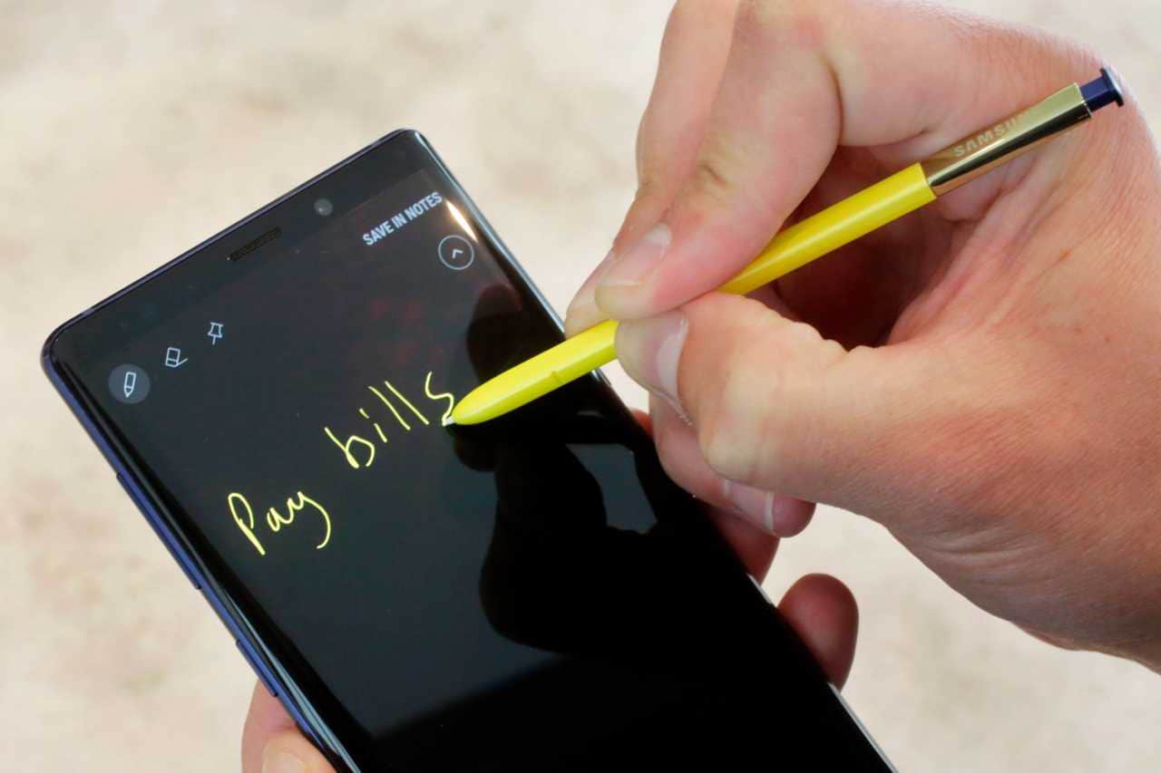 Samsung Galaxy Note 9 Stylus | Here’s a biggie. The stylus on Note 9 will have Bluetooth. This will allow users to operate from a distance of 30 feet. Presentations at office meetings and similar events using a smartphone just got easier. (Image: AP) Samsung Galaxy Note 9 Stylus | Here’s a biggie. The stylus on Note 9 will have Bluetooth. This will allow users to operate from a distance of 30 feet. Presentations at office meetings and similar events using a smartphone just got easier. (Image: AP)