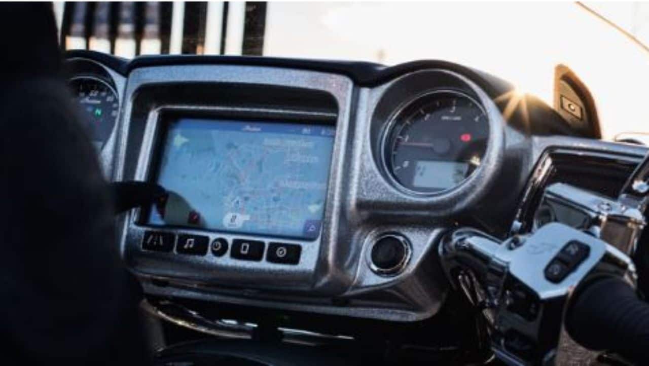 The 2018 Indian Chieftain Elite will also feature a 7-inch touchscreen infotainment system which will come along with a 200-watt audio system and will be equipped with AM/FM radio capabilities, smartphone connectivity as well as a USB port. The 2018 Indian Chieftain Elite will also feature a 7-inch touchscreen infotainment system which will come along with a 200-watt audio system and will be equipped with AM/FM radio capabilities, smartphone connectivity as well as a USB port.