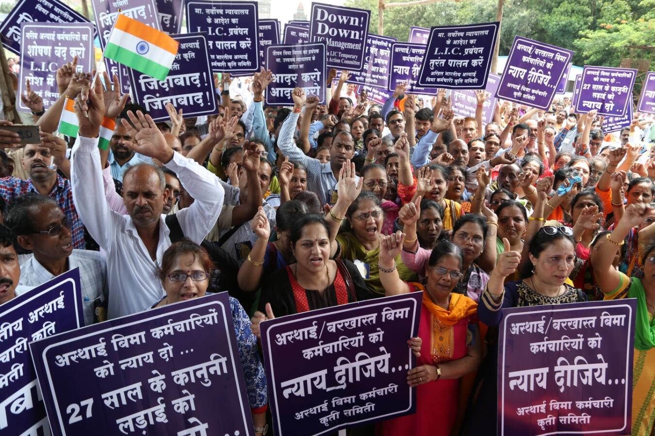 Temporary LIC workmen protest, seek permanent employee status