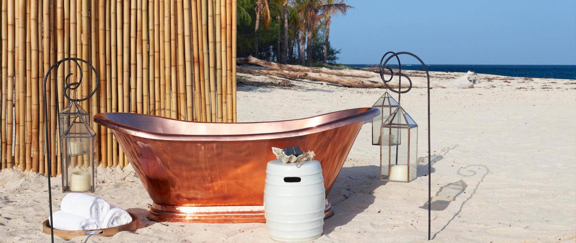 Amenities | The island is equipped with bonfire pits, Arabian tents, a glass rim-flow pool, internet, gym, tennis court, jet skis, outdoor baths and showers, helicopter pad and everything luxurious that you can imagine. (Image: thandaisland.com)