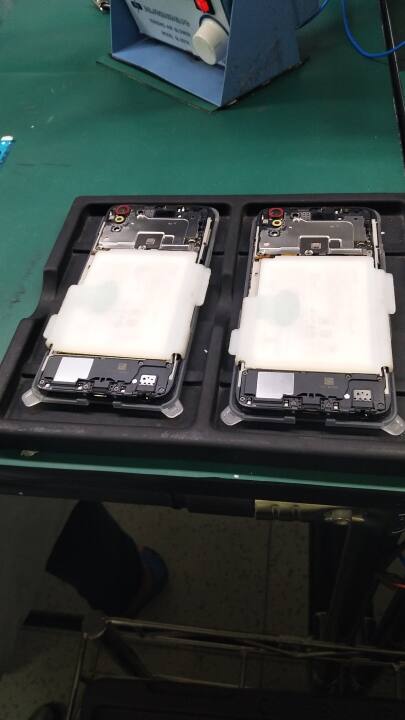 Phone units after placing battery 