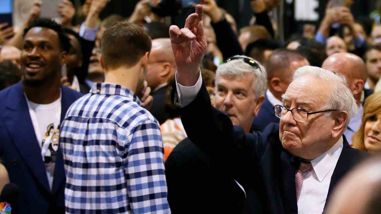 “No matter how great the talent or efforts, some things just take time. You can’t produce a baby in one month by getting nine women pregnant.” There are no shortcuts – Warren Buffett says. Follow the process and the let the time work for you. The results will be more likely to be in your favour. (Warren Buffett throws a newspaper in a contest before the Berkshire Hathaway annual meeting; Reuters/Rick Wilking)