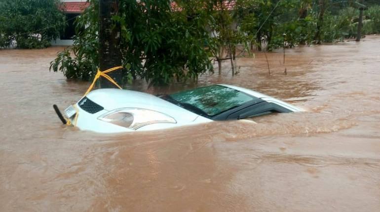 Kerala Floods Car Inventory Worth Rs 1 000 Crore Sinks Across Dealerships