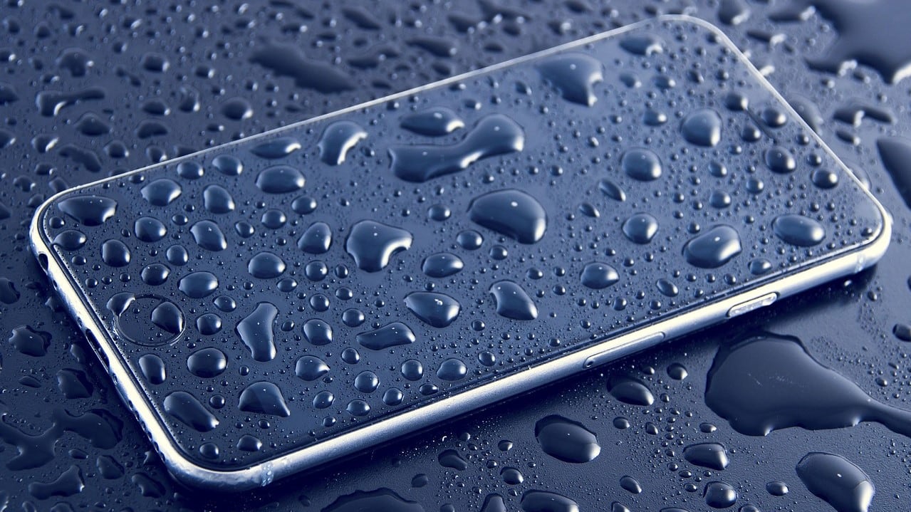 Dropped your smartphone in water? Fear not, here's how you can salvage it