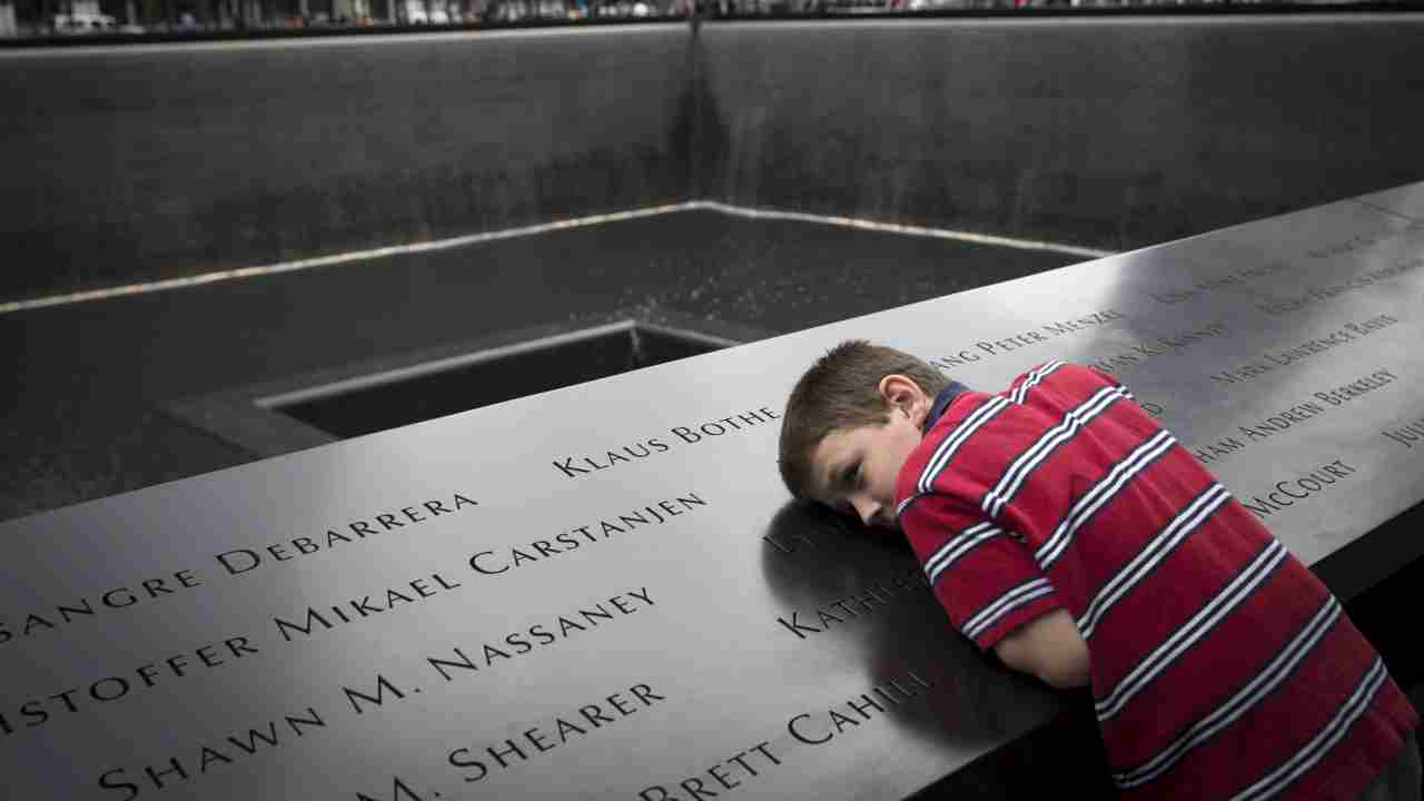 De herdenking van de aanslagen van 11 september in New York en Washington zal weerklinken met stilte voor de momenten waarop de vliegtuigen insloegen en de gebouwen instortten, en met het voorlezen van de namen van de slachtoffers.