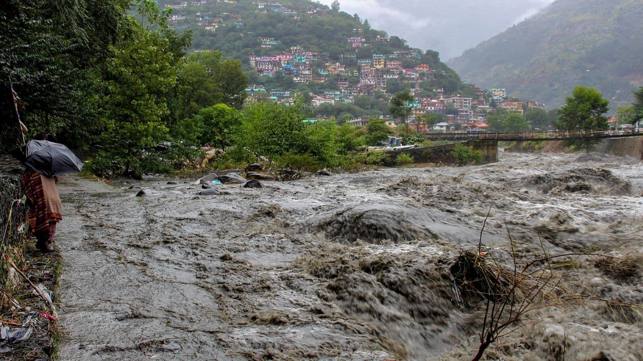 Himachal Floods: 213 roads closed including NH, Met issues warning for ...