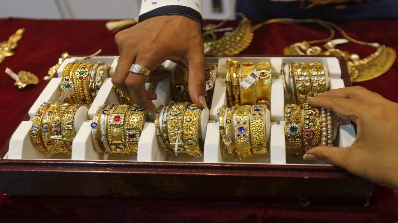 Jewelry | In 2014, Dholakia gave away 525 pieces of diamond jewelry to employees on the occasion of Diwali. These were distributed to employees who met their annual sales targets. (Image: Reuters) Jewelry | In 2014, Dholakia gave away 525 pieces of diamond jewelry to employees on the occasion of Diwali. These were distributed to employees who met their annual sales targets. (Image: Reuters)