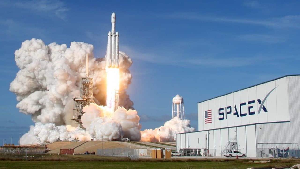 SpaceX to offer insider shares at record-setting $800 billion valuation