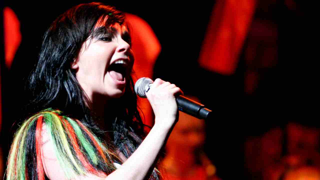 In 1996, Icelandic singer Bjork was sent a bomb by a fan, Ricardo Lopez. The bomb containing explosives and sulphuric acid was intercepted by the London police. (Image: Reuters)