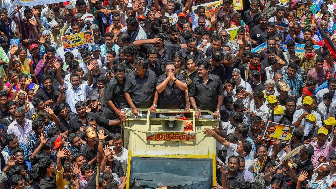 MK Alagiri with his supporters ahead of his rally on September 5 in Chennai, Tamil Nadu. (Image: PTI)