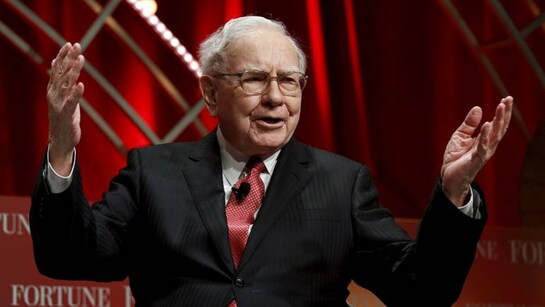 Warren Buffett's Berkshire bought billion-dollar stakes in Chevron and Verizon in December quarter, trimmed Apple holding
