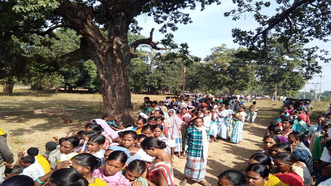Voters line up in Kondagaon during the first phase of the two-phase assembly polls on November 12. The first phase recorded a 69 percent turnout in the Naxal-hit districts. (Image: CEO Chhattisgar/Twitter).